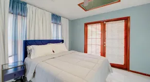 4BR Lakeview vacation home with 5beds, sleeps 10, Game Room, Mins to Sawgrass Mills - Image 2