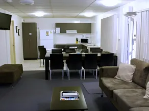 Cedar Lodge Motel - Image 4