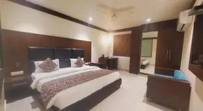 love kush hotel - Image 2