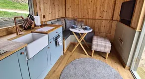 Peak District Shepherds Hut - Image 4