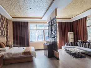 Rose Hotel - Image 2
