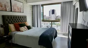 Elegant City-Center Luxury Apt - Image 2