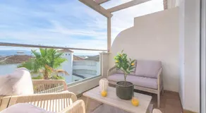 Casa del Mar Modern Apartment with Pool & Sea View in Manilva - Image 2