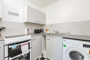Clarence Suite 1 Bedroom w Free Parking - Image 4