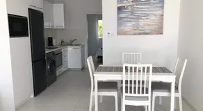Elegant beachside apt - 1 min walk to Venus beach - Image 4