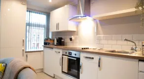 Charming Flat, short Distance from Stadium & City - Image 4