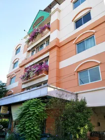 Sandy Serviced Apartment - Image 2