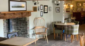 The Red Lion Arlingham - Image 4