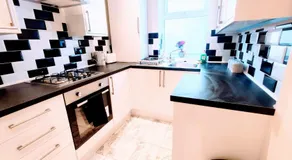 Crystal Suite 3 Free Private Parking - Image 2