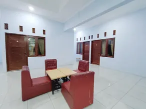 Guest House AA Syariah Pekalongan by Hello Room - Image 2