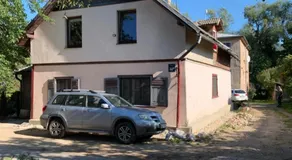 Glass apartments in old house - Image 4