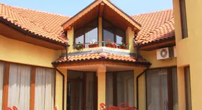 Hotel Queen - Image 4