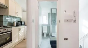 London Paddington Station Apartments - Image 2