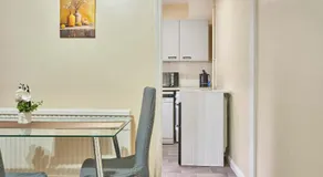 Host & Stay - Dover Retreat - Image 4