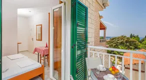 Sunny House Free Parking - Image 4
