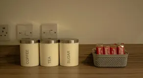 Spacious 2BR Apartment with Superfast Wi-Fi, FREE PARKING & NETFLIX - Image 4