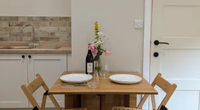 Light, modern detached studio in Eyam - Image 4