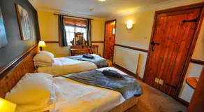 The Coachman Pub, Hartford, ROOM ONLY - Image 2