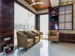 OYO Hotel Orange Lily - Image 5