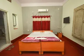 Hotel Evergreen - Image 2