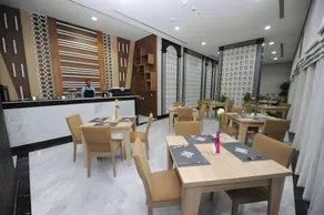 Al Mansour Suites Hotel - Image 3