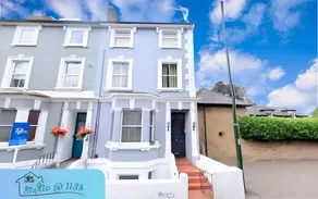 Cosy Studio in Hampton Hill short Walk to Bushy Park with Free Parking and WiFi and Pets welcome - Image 3