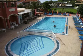 Louisa Hotel Apartments - Image 2