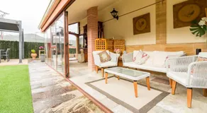Las Camelias - Image 4