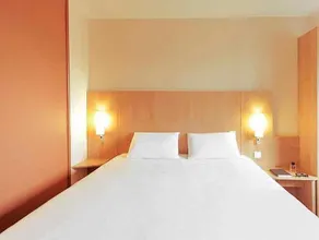 Ibis Gloucester Hotel - Image 2