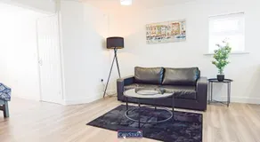 Old Silk Apartments - Luxury Studios, 1 & 2-beds in Coventry City Centre by COVSTAYS - Image 5