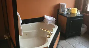 Main Street Bed & Breakfast - Image 5
