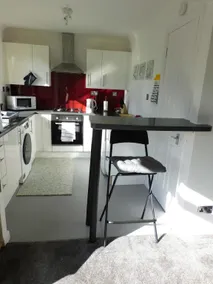 Charming 2 bed house Perfect base for sightseeing - Image 5