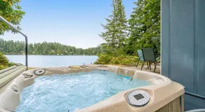 Waterfront retreat with lake views & private hot tub - Image 4