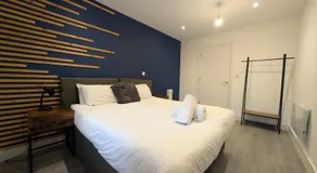Two Bedroom Flat with Ensuite Bathrooms - Image 2