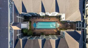 Galleria Escape 2 Queen Beds Free Parking Fast Wifi - Image 3