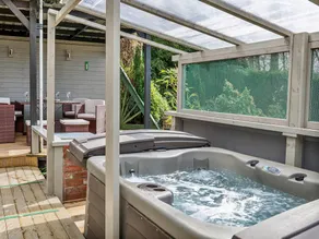 Lodge in Shropshire with Private Hot Tub - Image 4