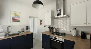 Stylish 3 bedroom townhouse with Garden - Image 2