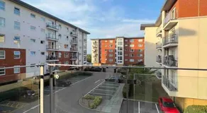 Beautiful Hatfield 2 Bedroom Apartment FREE Gated Parking - Modern Stylish - Business Park, Hertforshire University, St Albans, Welwyn Garden City, Luton Airport, Harry Potter Studio Tour - Image 4