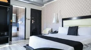 City Square Lodge - Image 2