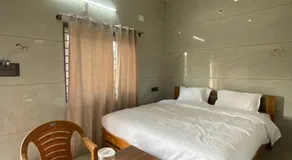 Sharada Rooms AC & Non AC - Image 1