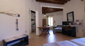 Smaragda Rooms & Studios - Image 2