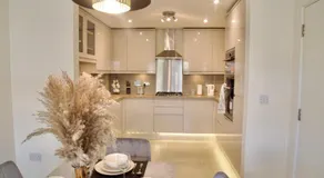 Spacious Stay made for Contractors & Families ! 3 Bedroom House 2 Bathroom in Reading up to 3 Free Parking !! - Image 5