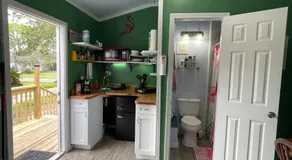 Tropical Studio Retreat with Great WiFi and EV charging - Image 3