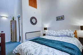 Comfy 1BR unit in Cambridge with Free Parking - Image 2
