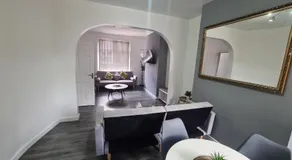 Lovely 2-bedroom house close to Media City. - Image 3