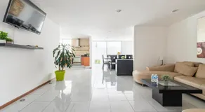 Casa Grande, Cómoda y con Seguridad - Excelente Ubicación - Image 3