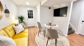 Luxury 4 bedroom 2 bath Lake Views - Image 5
