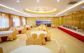 Huanjiang Hotel - Image 4