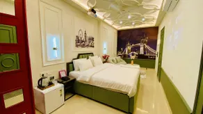 StayMoodyy - London Themed Studio with Shared Kitchen - Image 2