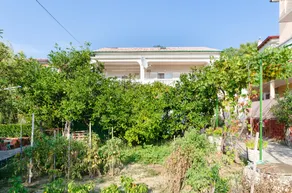 Apartamento vacacional con barbacoa y terraza | Vistas al mar | Cerca de la playa - Image 2